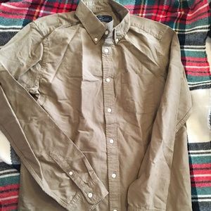 Men’s tan button down shirt